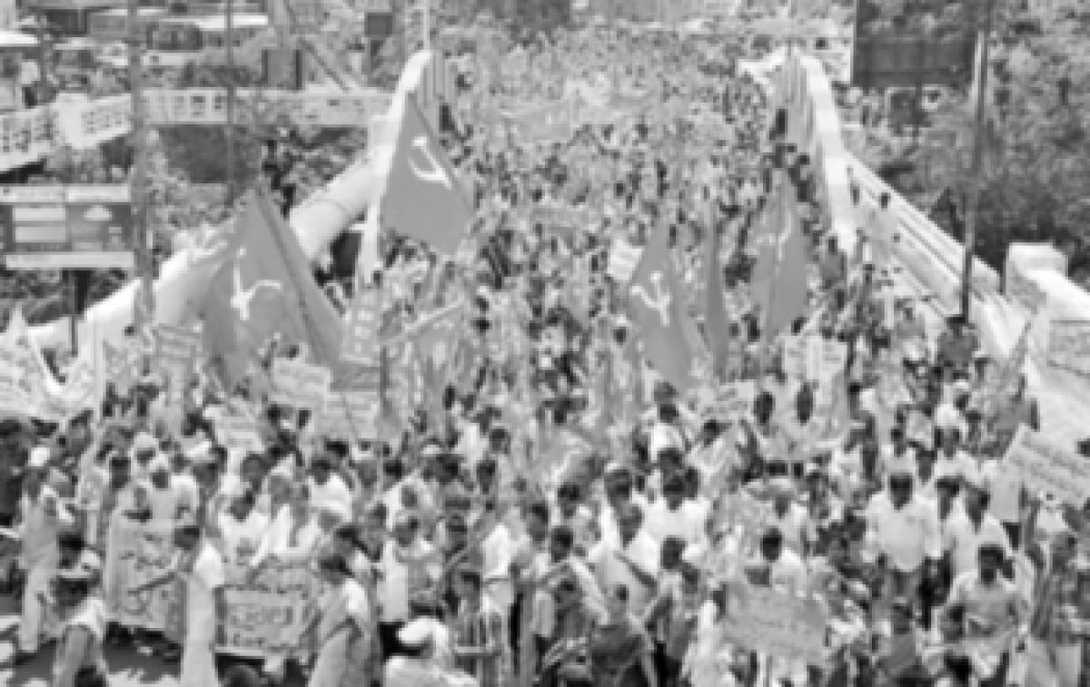 Seeking houses for all, Left parties conduct a big rally