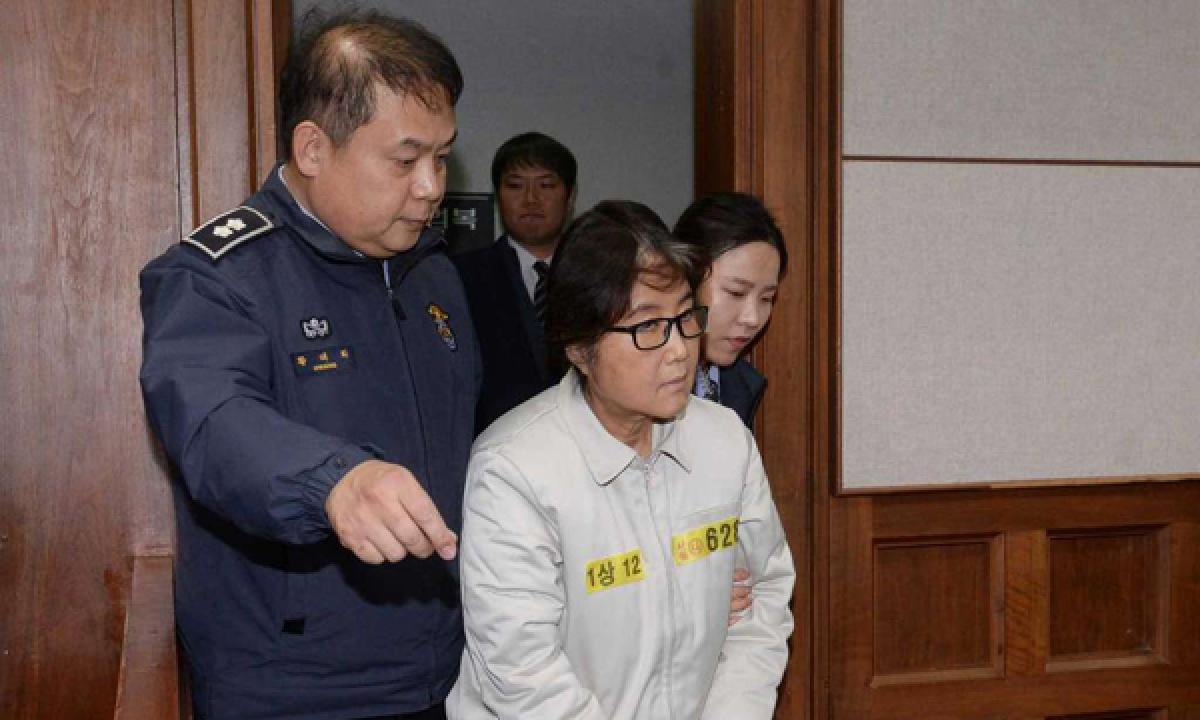 South Korean President Park Geun-hye denies charges of fraud and abuse of power as trial begins