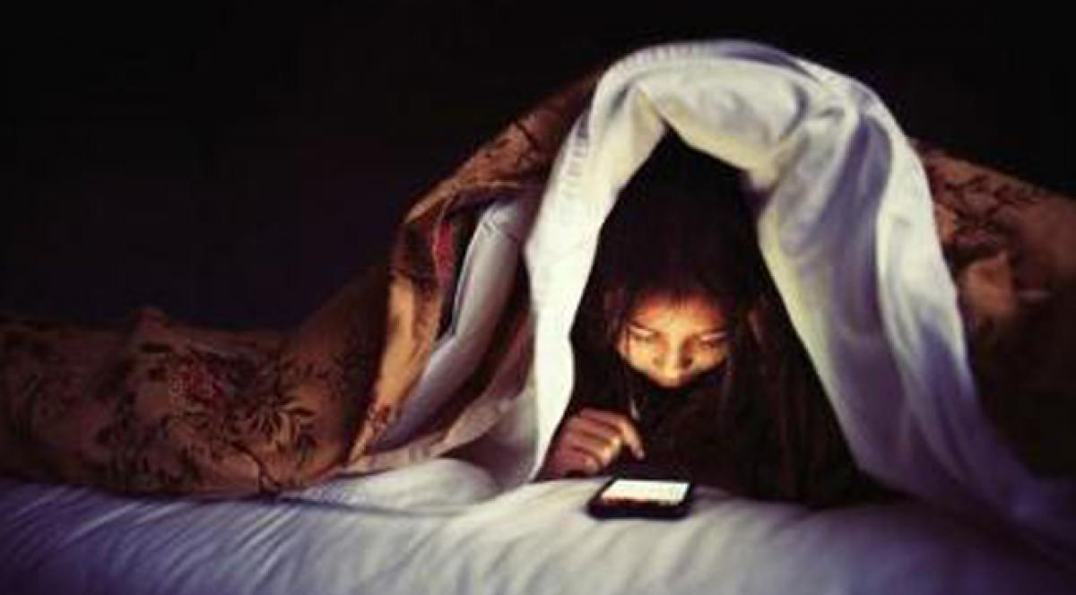 Smartphones usage affects sleep in young adults