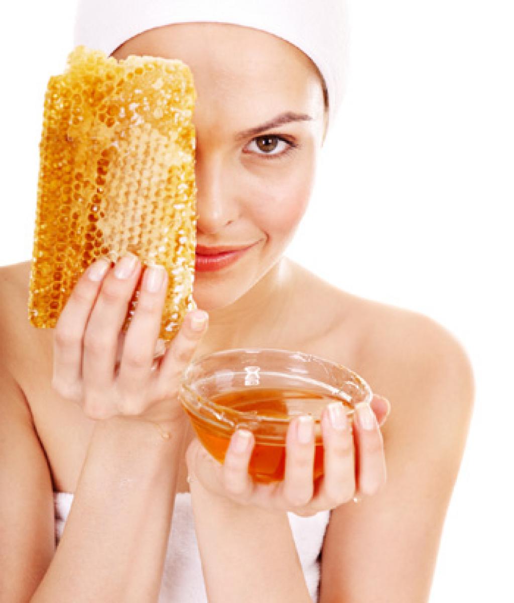 8 ways to use honey to pamper your skin and hair