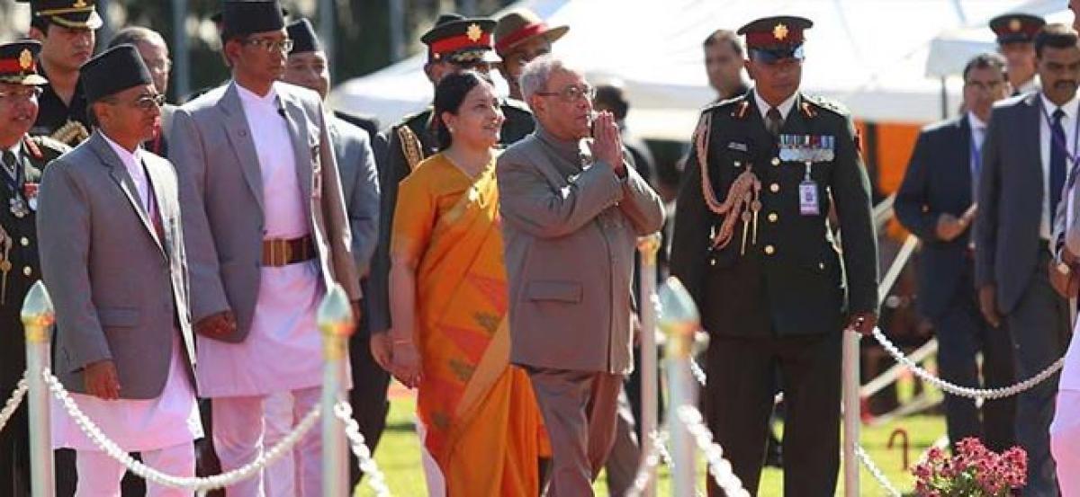 President Mukherjee visits Nepal’s Pashupati Nath temple