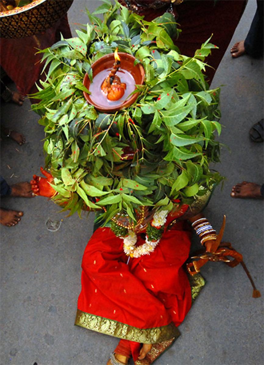 Live painting of Bonalu