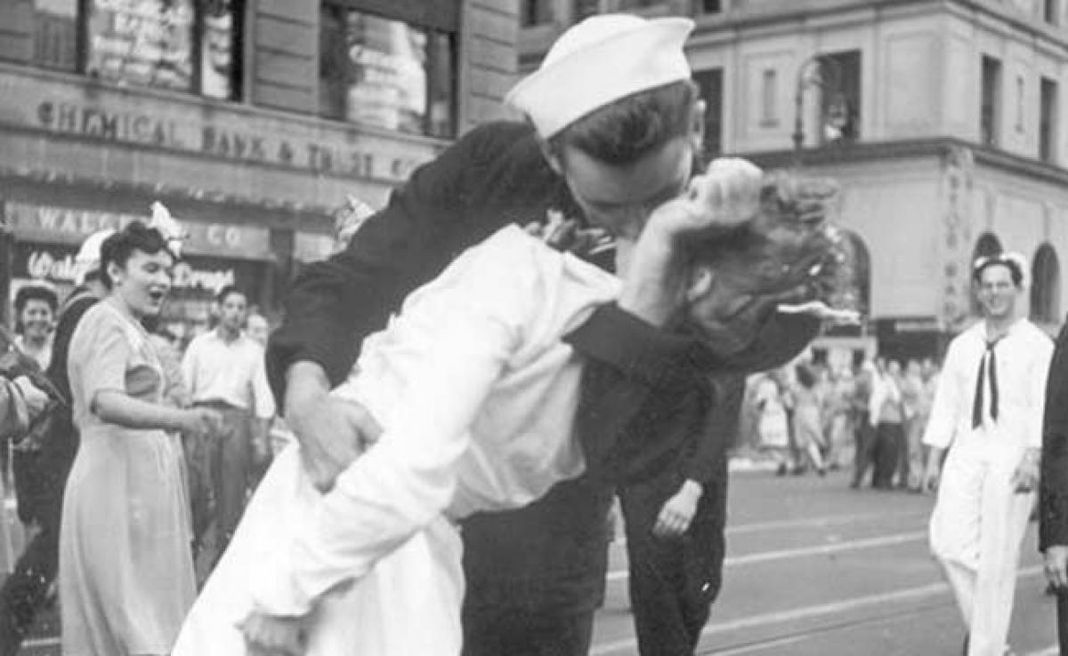 Woman kissing a sailor in World War II iconic photo dies at 92