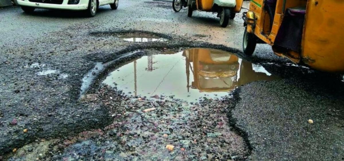 GHMC identifies mere 423 potholes in Hyderabad