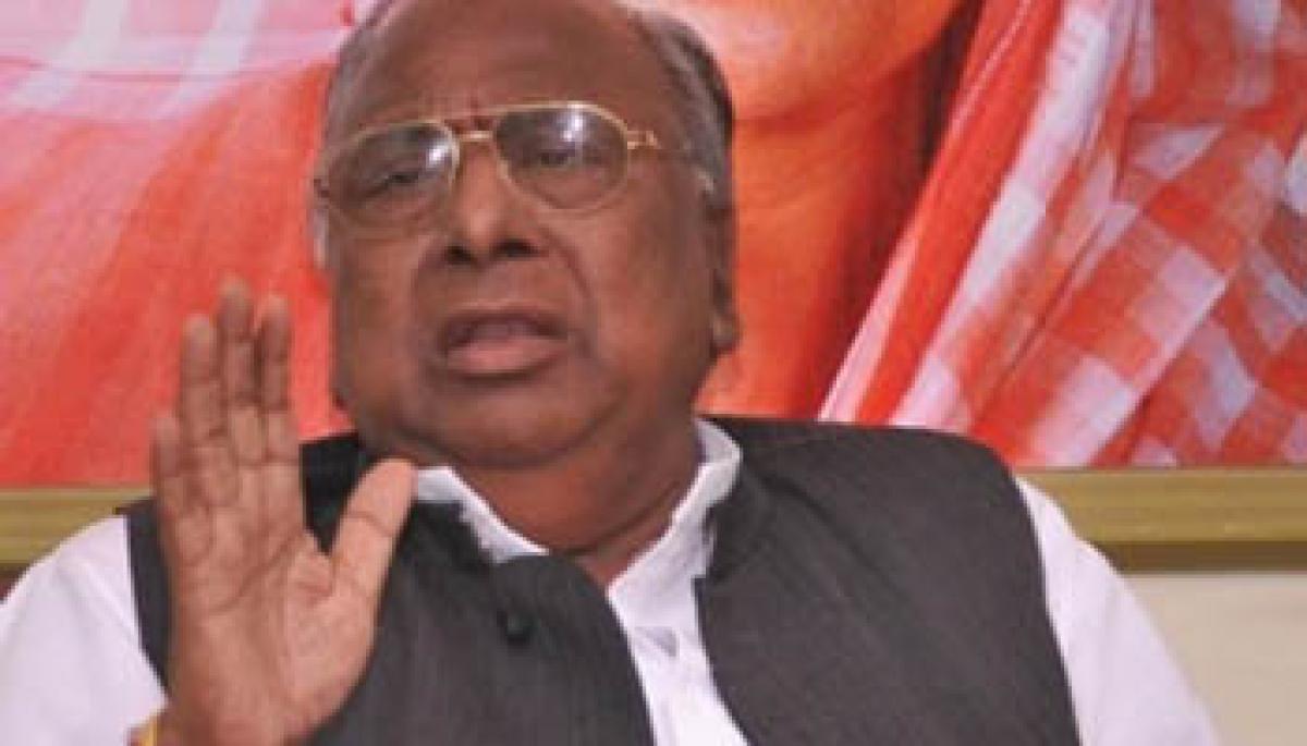 Hanumanth Rao condemns KCR for neglecting students issues