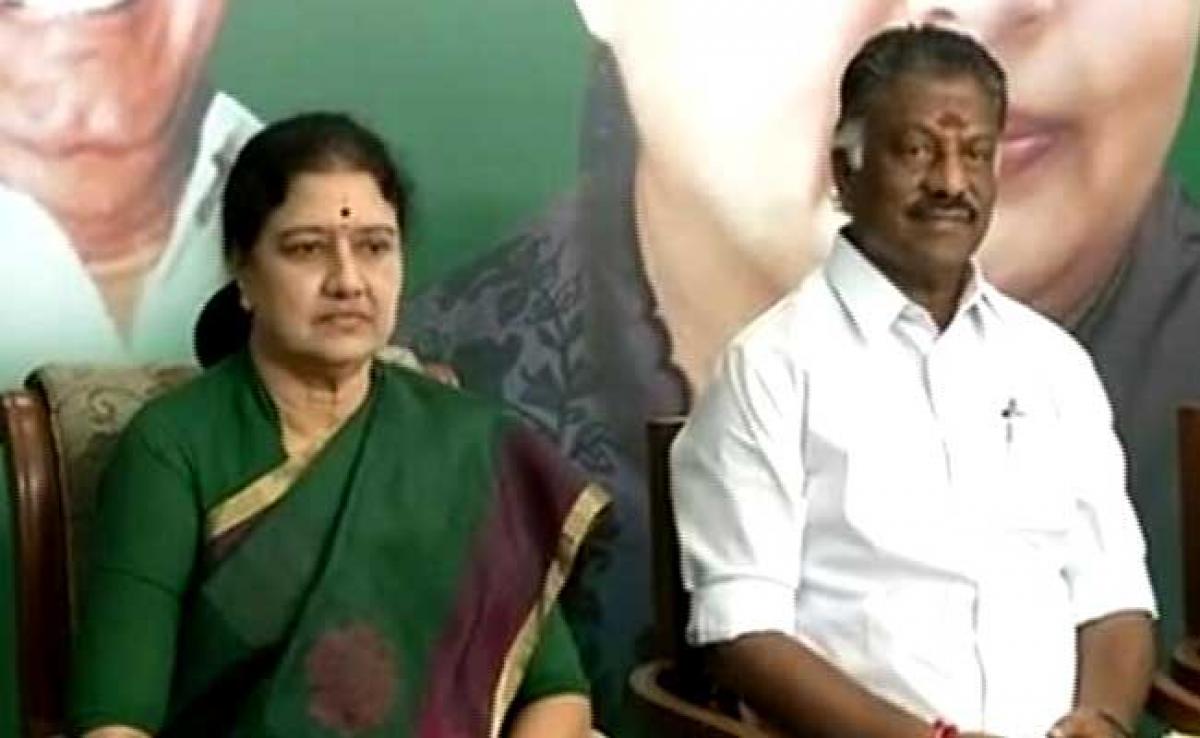 Sack Sasikala, Dinakaram before unity talks: Panneerselvam camp