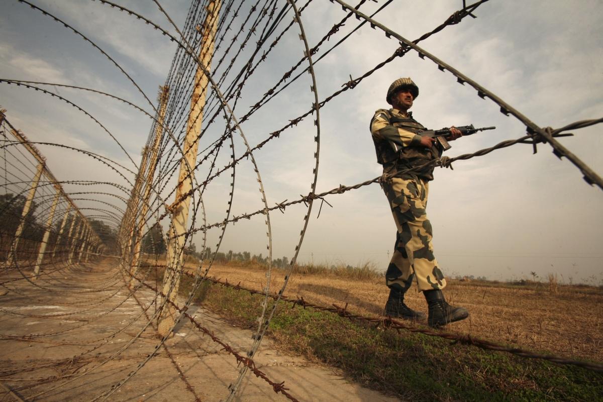 Kashmir: Man arrested for trying to cut border fence