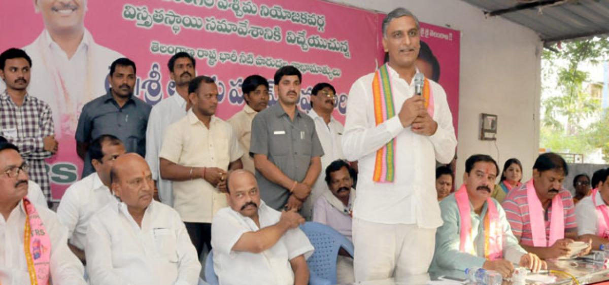 Clothes distribution for Poor Hindus from next Bathukamma: T Harish Rao