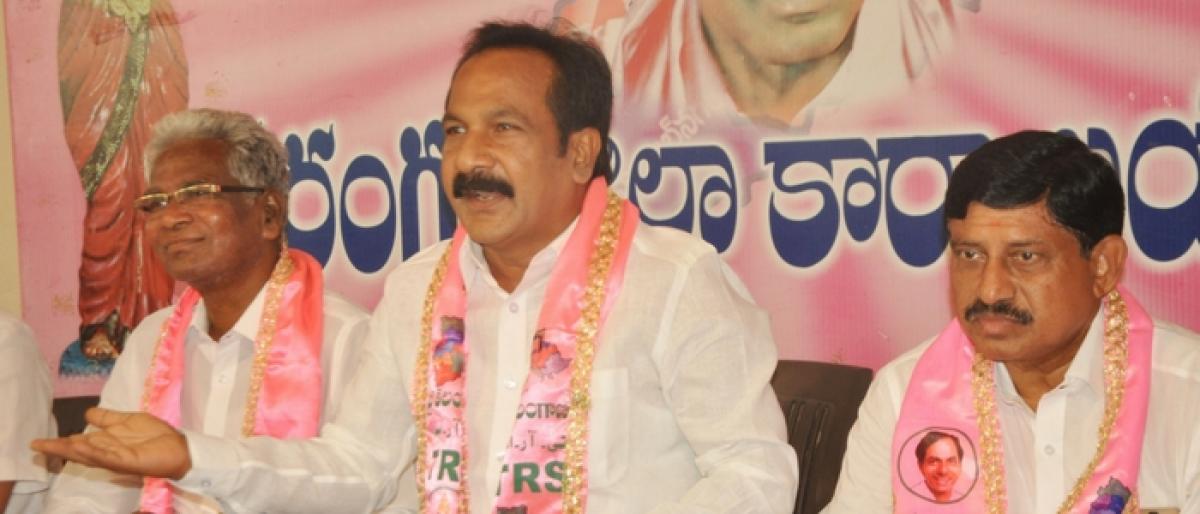 TRS flays Congress leader for criticising Speaker