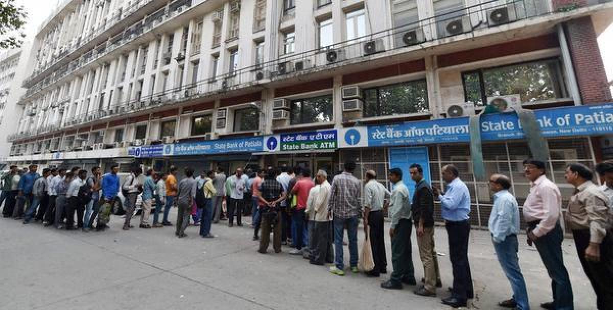 Banks closed on Sunday, people throng ATMs