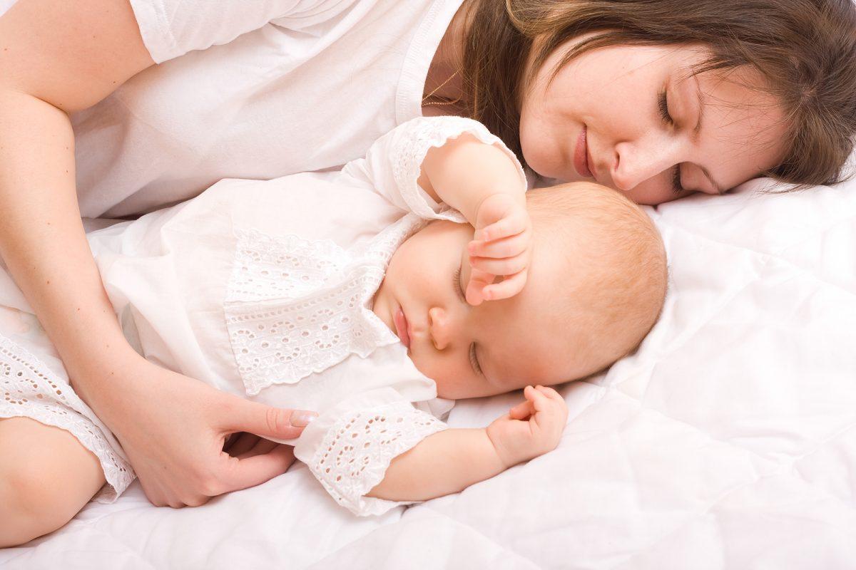 Having kids at home may mean less sleep for women