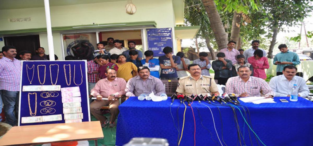 Six-member gang held; ` 4.13 lakh recovered