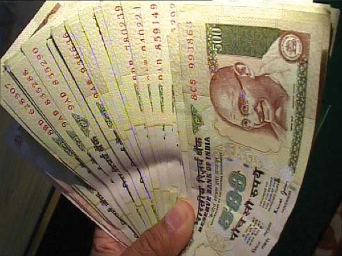 Rs 500 notes valid till Dec 2 for fuel, air ticket purchase