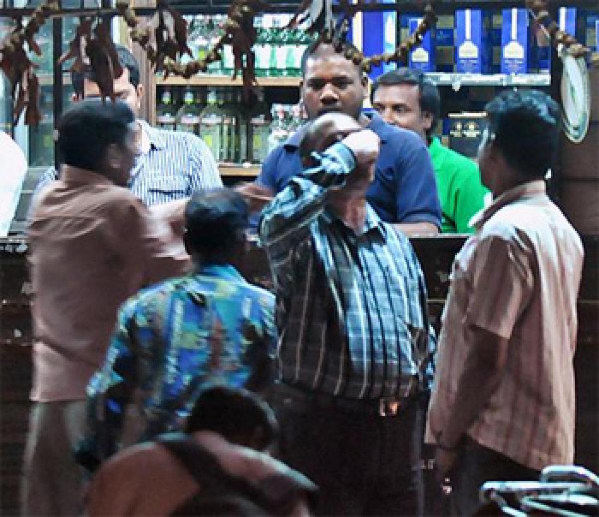 AP Govt to keep a watch on 4,000 liquor outlets