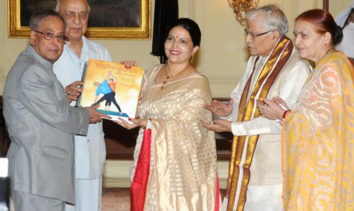 First yoga manual in Braille handed to President Pranab Mukherjee