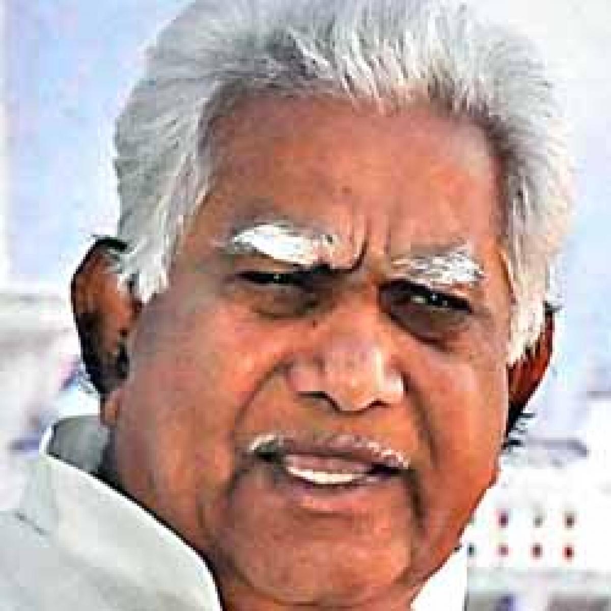 Palvai lashes out at KCR, Naidu for neglecting interest of farmers