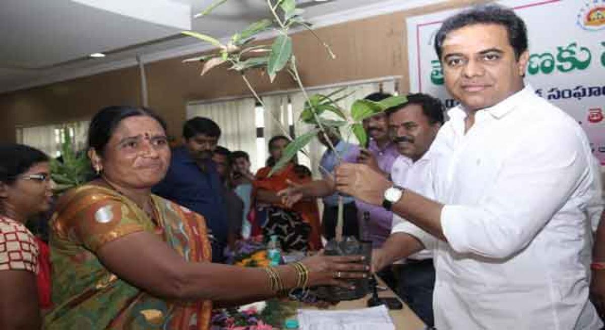 Set green record: KTR to women