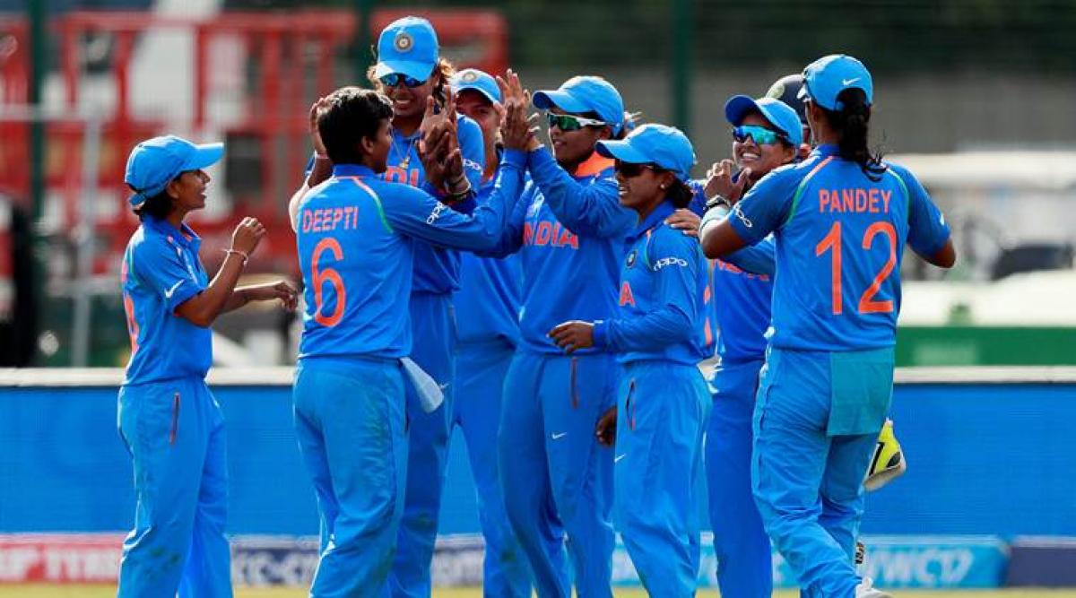 Indian cricket fraternity hails womens team victory in World Cup