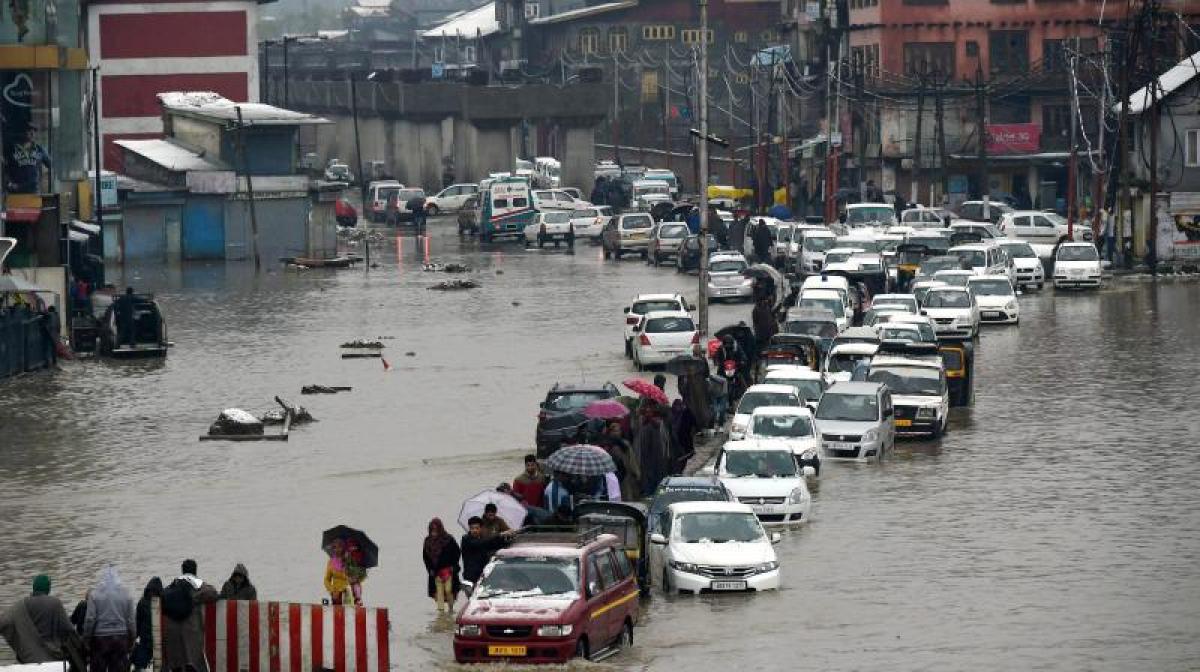 Water level in Jhelum recedes; Modi offers help in dealing with flood situation