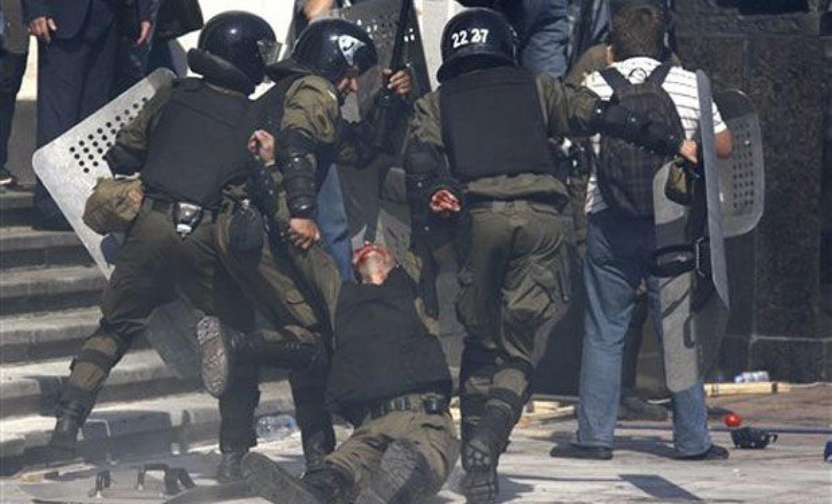 Ukraine police conscript dies in Parliament clashes