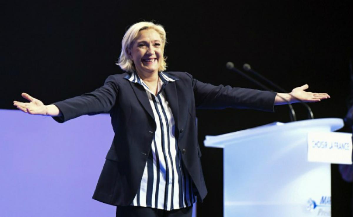 Marine Le Pen Says Voters Must Choose For Or Against France