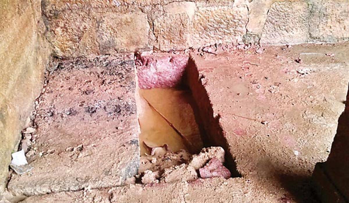 Miscreants destroy Kakatiya era well for hidden treasures