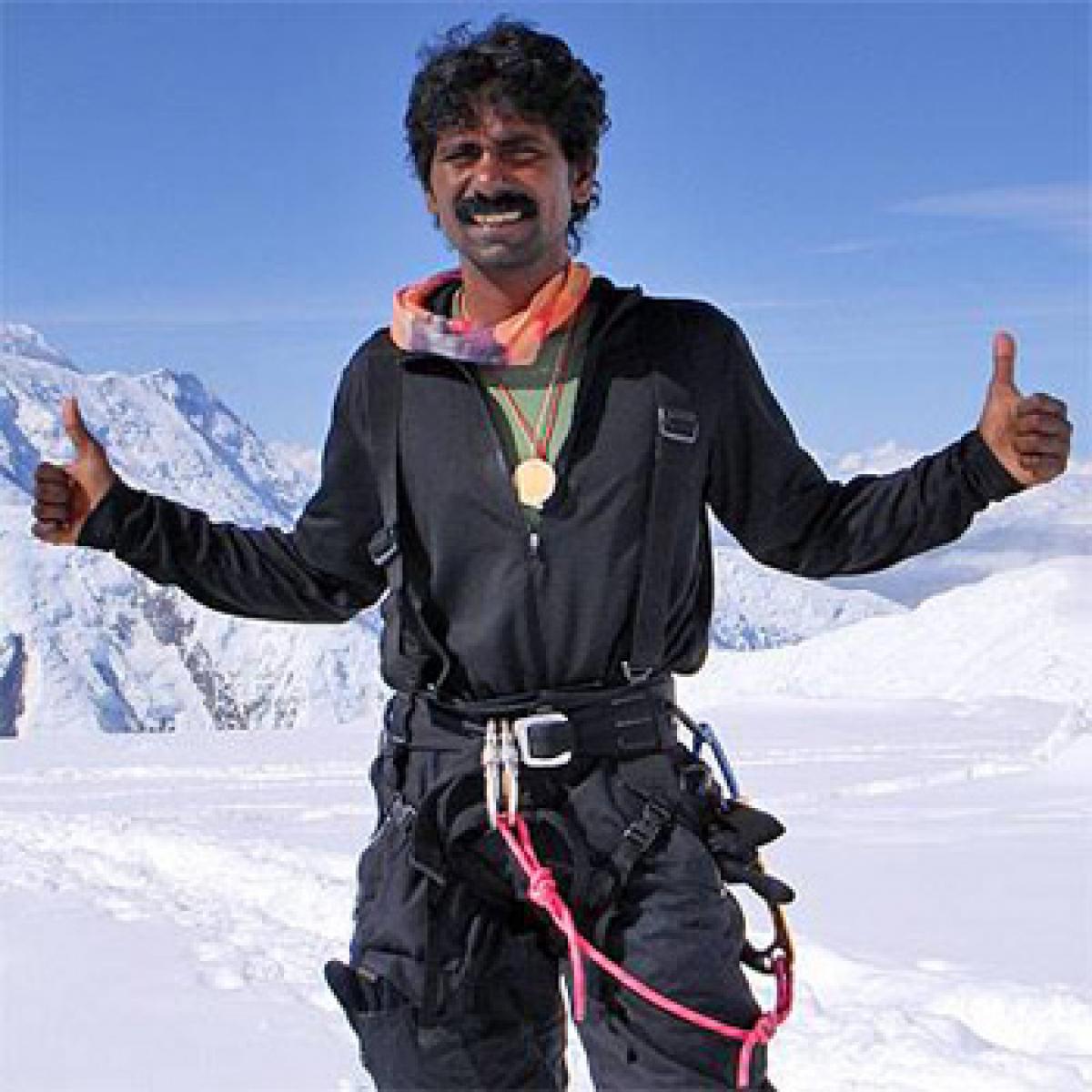 Mastan Babu’s kin cry foul, wish he were born in Telangana