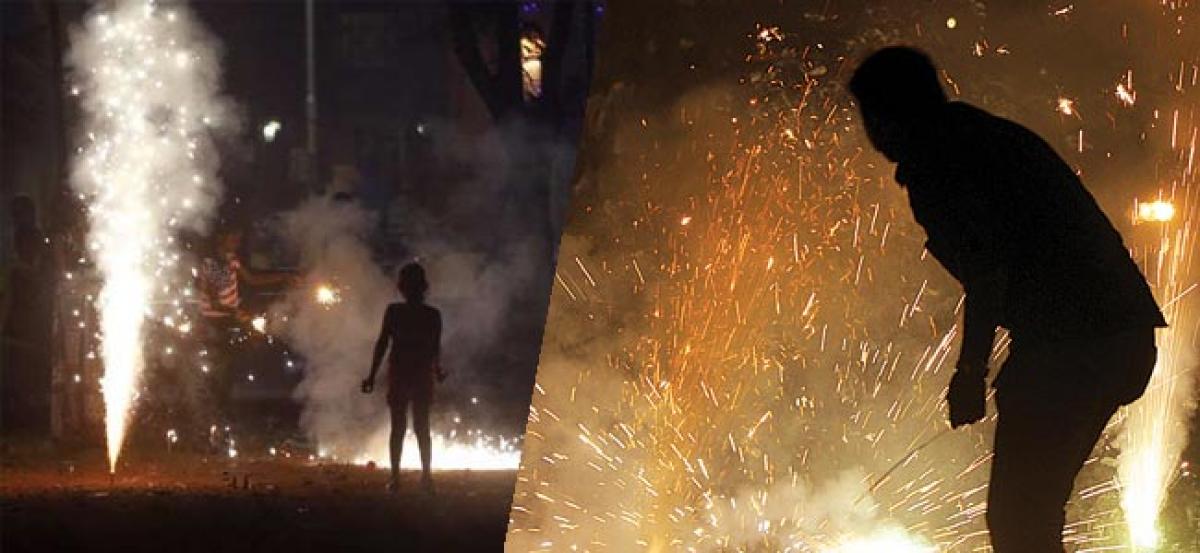 Delhi sees over 350 minor fires on Diwali night this year