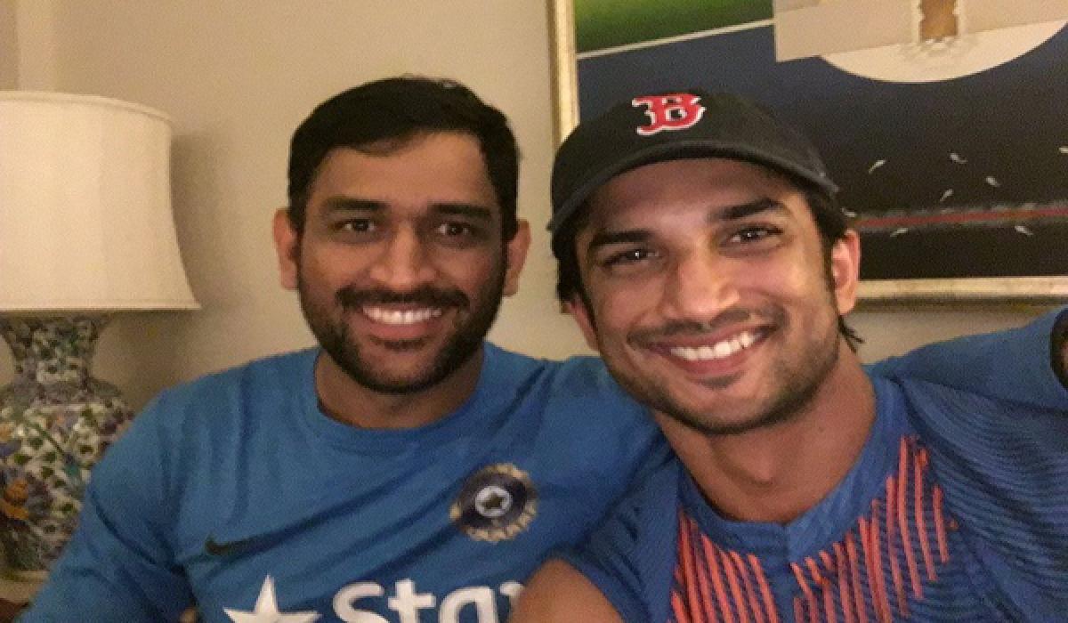 Sushant had a Fan moment with Dhoni 