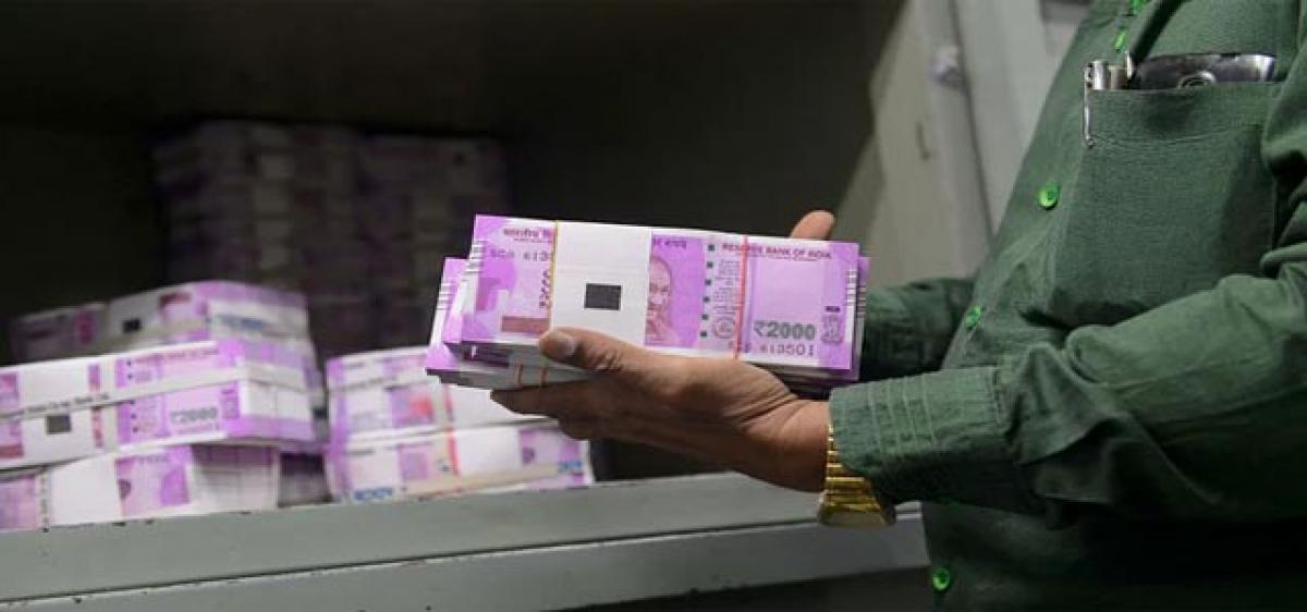 Cops seize 37 lakh in new notes 