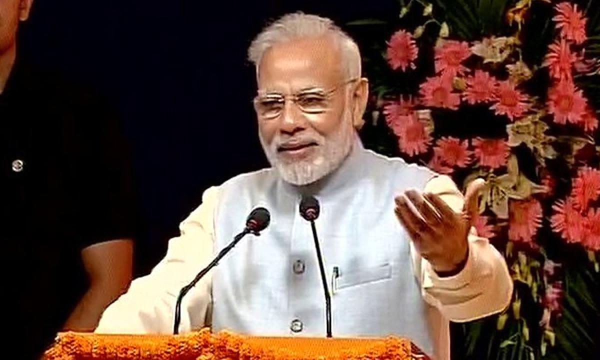 Modi thanks all banks employees for ensuring demonetisation was on track