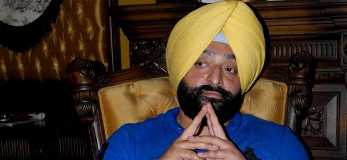 Punjabs former Akali Dal leader Bolaria joins Congress