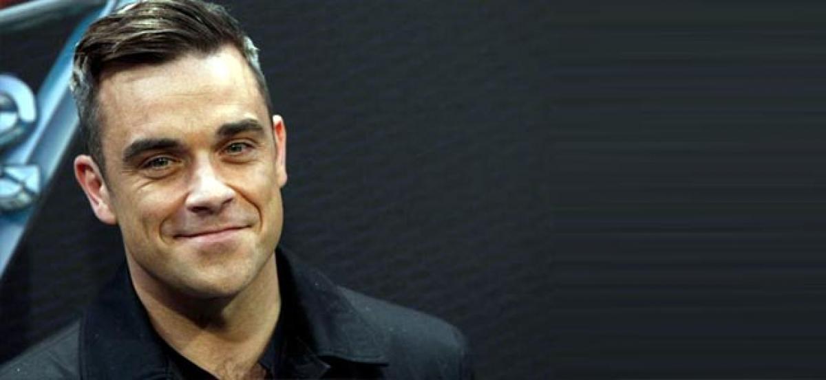 Robbie Williams underwent cosmetic surgeries to look young