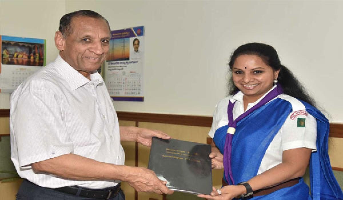 Kavitha briefs Governor  on Scouts & Guides