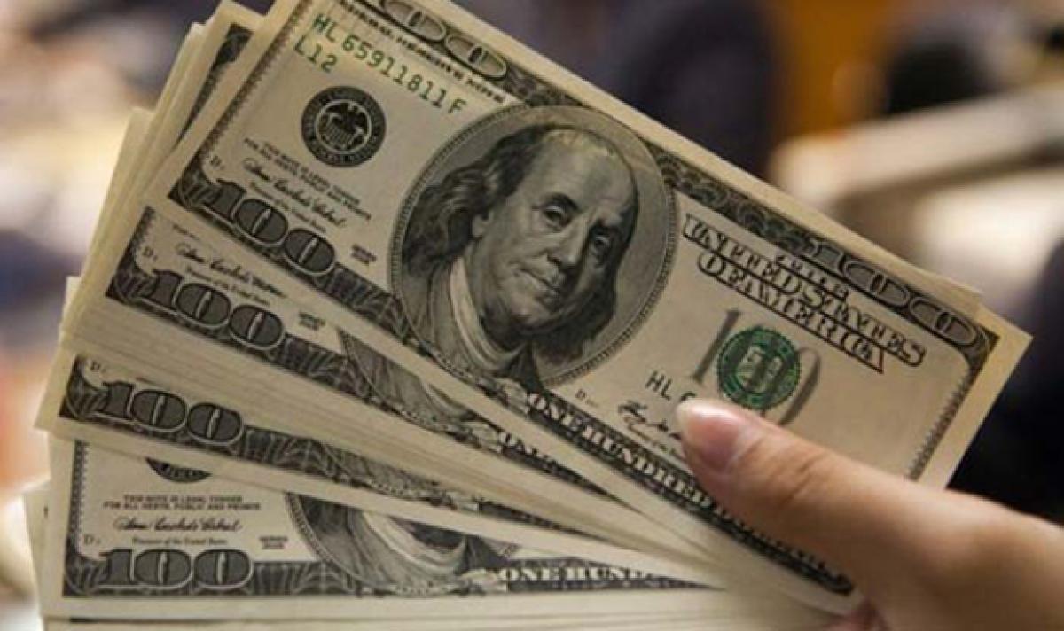 US dollar declines against major currencies