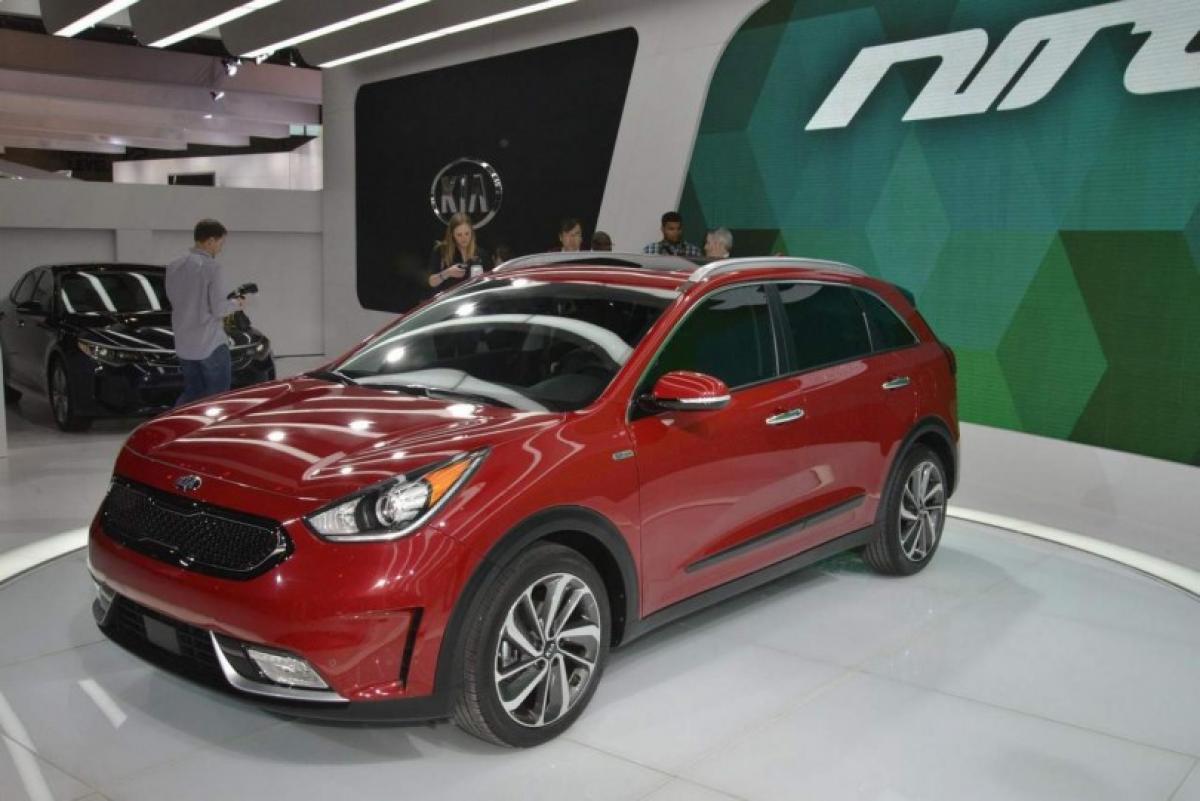 Check out Kia Niro Hybrid Crossover features at 2016 Geneva Motor show