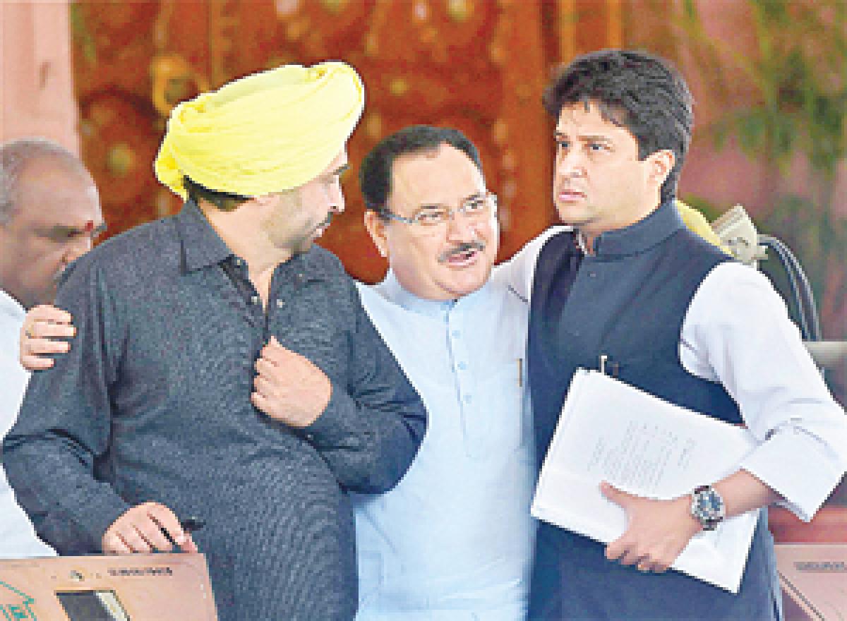 Role reversal for Cong-BJP as faceoff continues