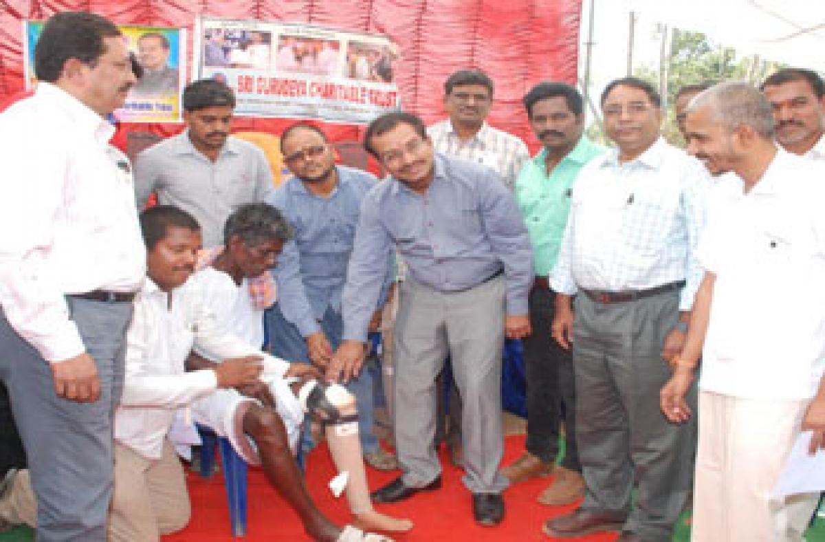 Collector distributes artificial limbs