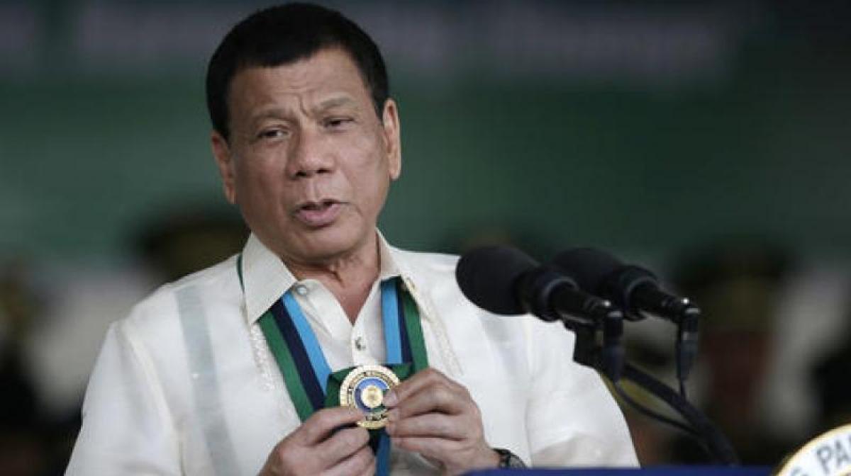 Philippines Duterte says police corrupt, but extends drug war