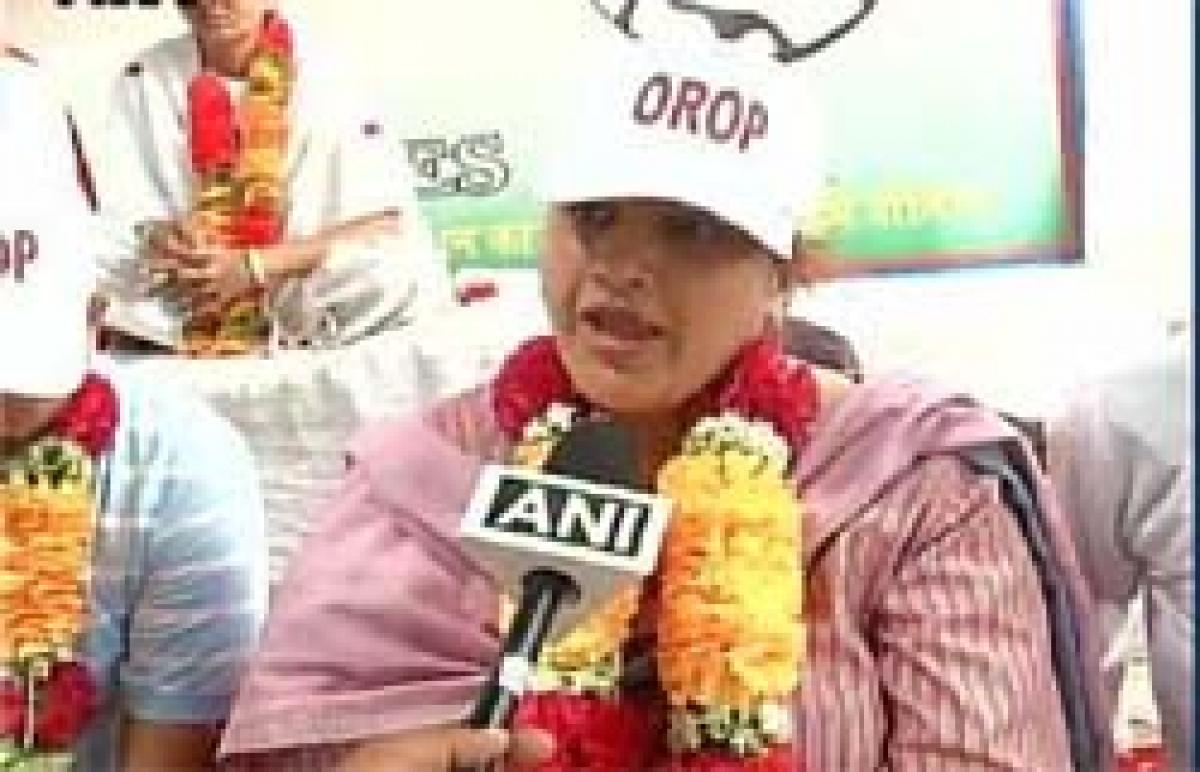 MEA minister VK Singhs daughter joins OROP protest