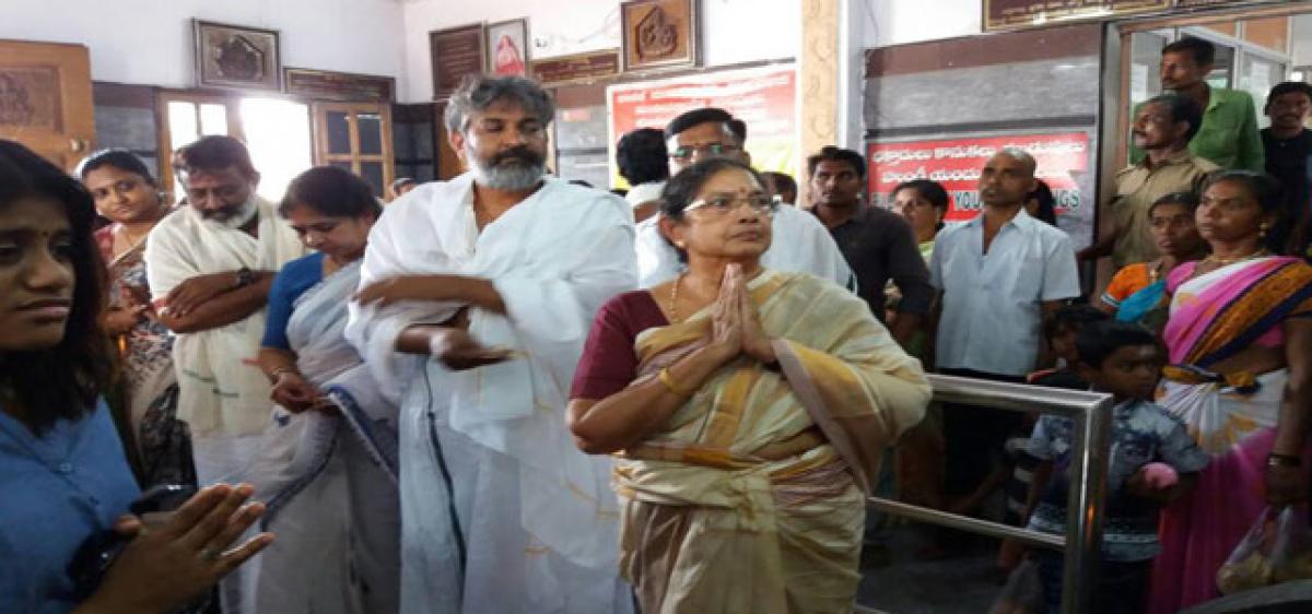 Rajamouli visits Mantralayam