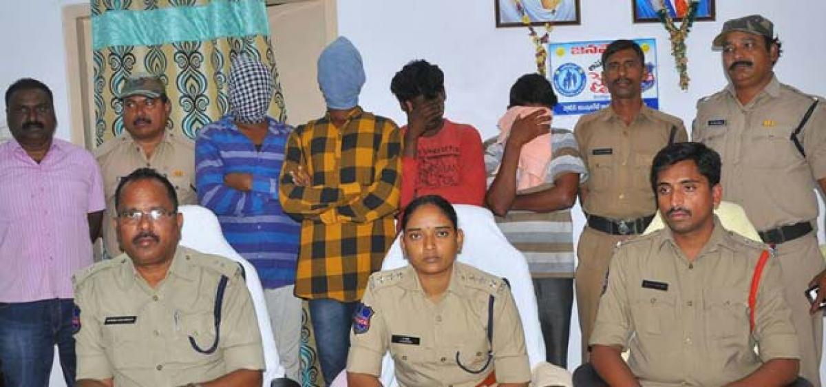 Inter-district thief gang held in Mancherial