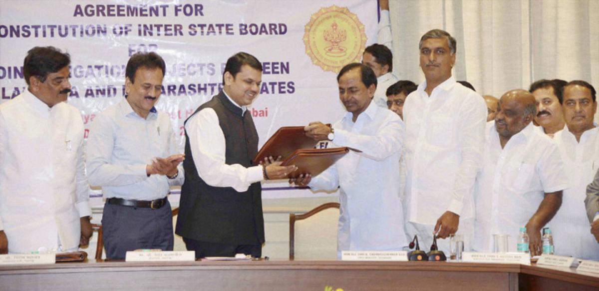 KCR inks Maharashtra deal