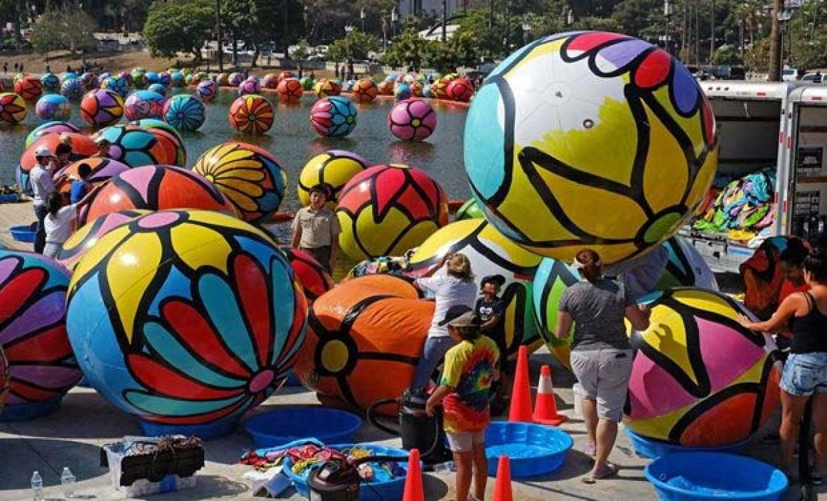 3,000 balls float on Los Angeles lake as part of art project