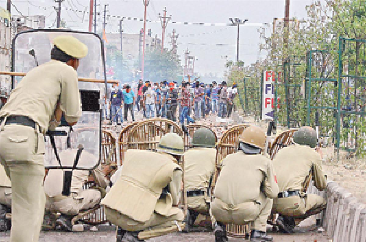 Sikh protesters clash with cops in Jammu; 1 killed