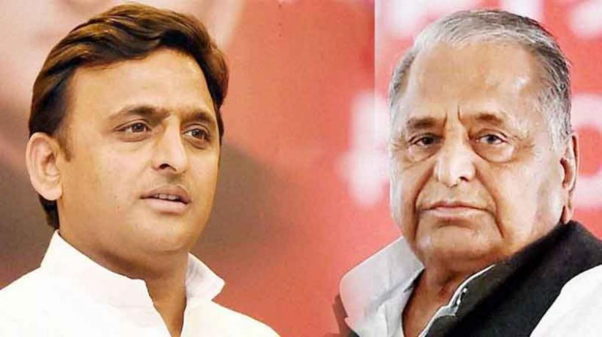 Akhilesh Yadav declared SP chief, Mulayam hits back