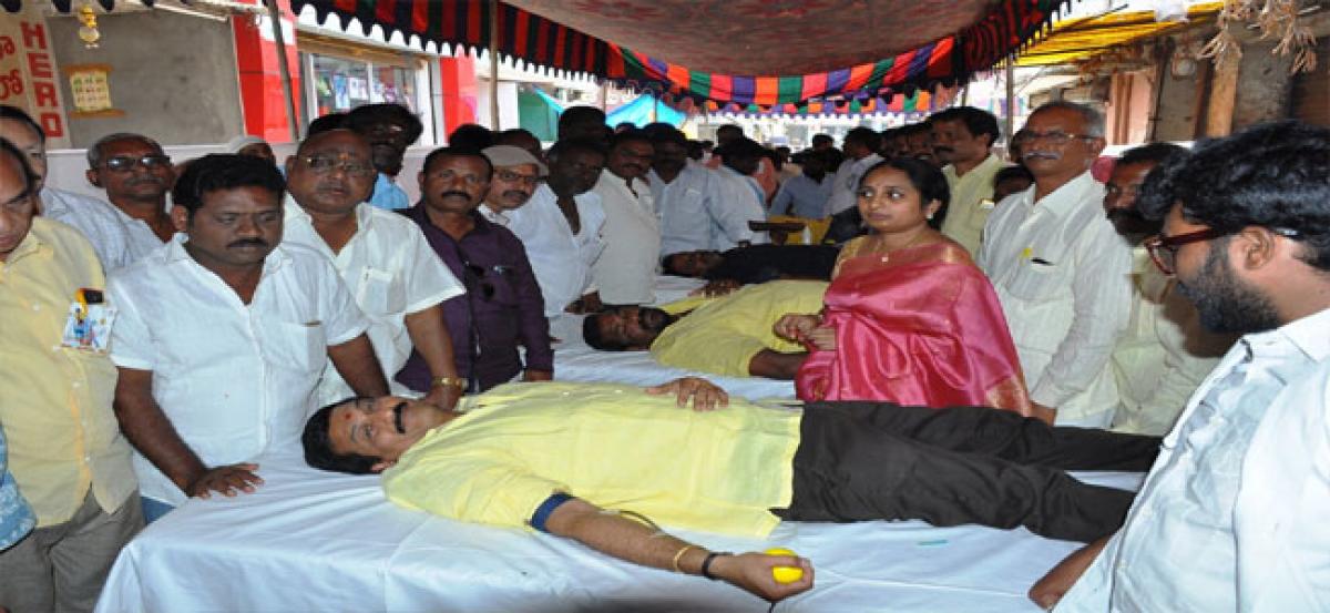 Blood donation by students, leaders