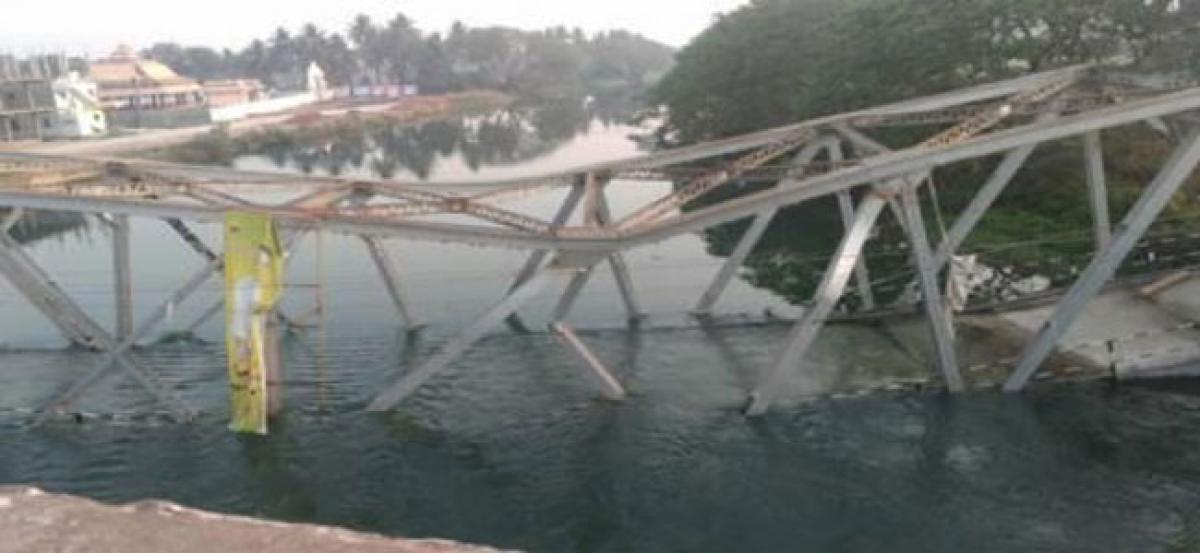 Steel bridge collapses 3 years after repair