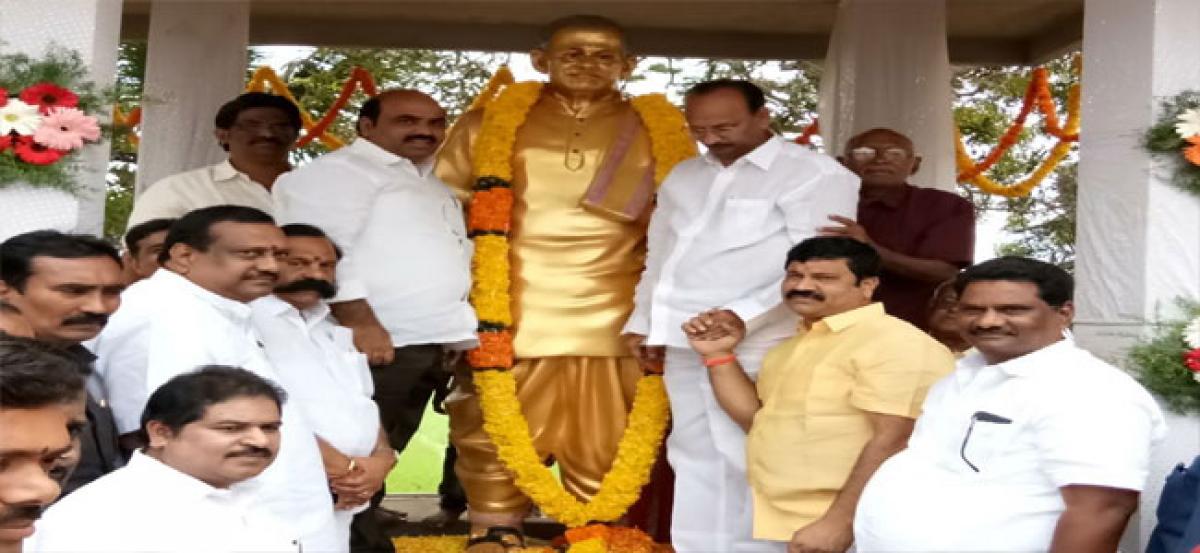 Kanumuri Venkata Narasimharaju statue unveiled