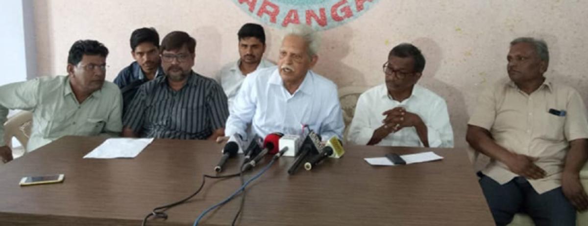 Varavara Rao demands political prisoner status to student leaders